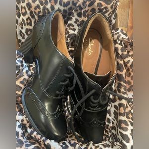 Black laced Chelsea shoe